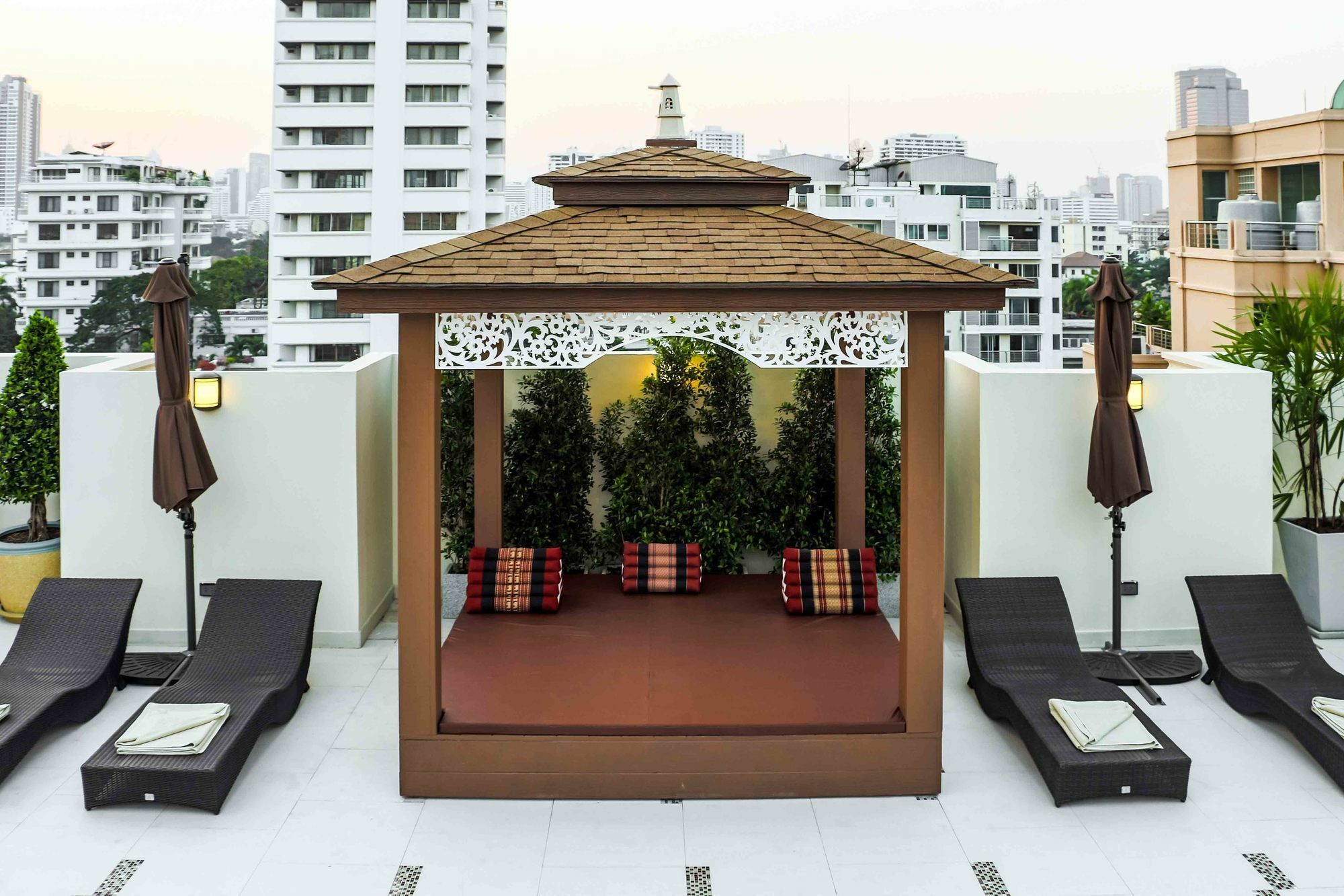 Aspira Hana Executive Apartment Thonglor Bangkok Exteriör bild